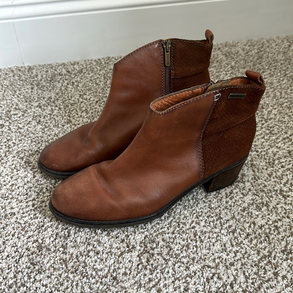 Pikolinos Women’s Leather Brown Booties
